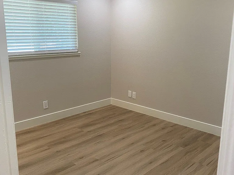 2640 Murray St — Photo 16
