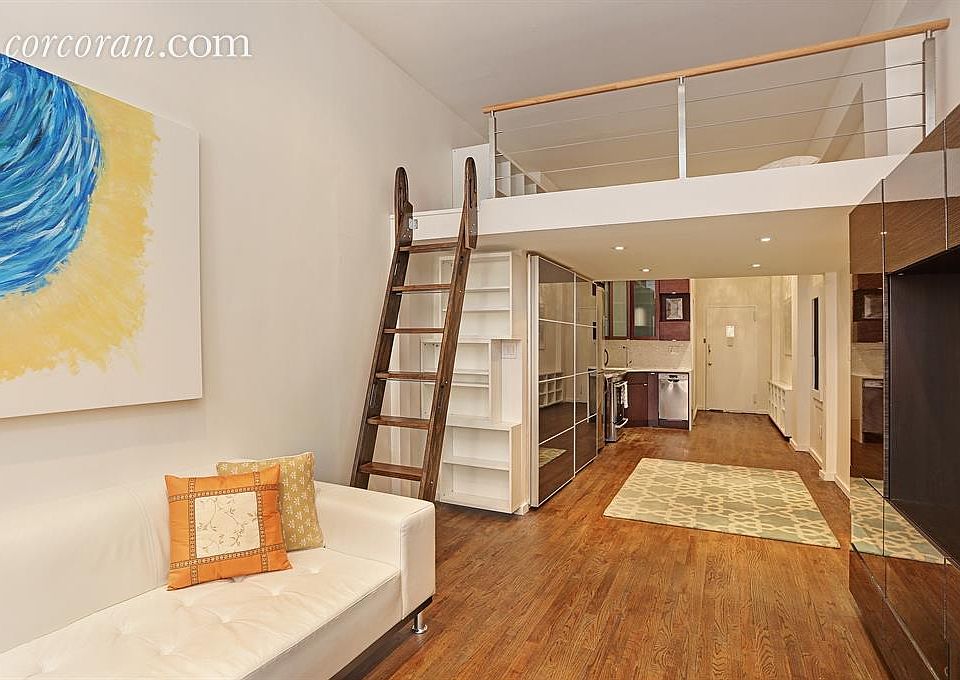 2nd image of 23 Waverly Pl APT 4M