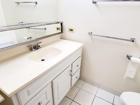 4th image of 747 Amana St APT 415