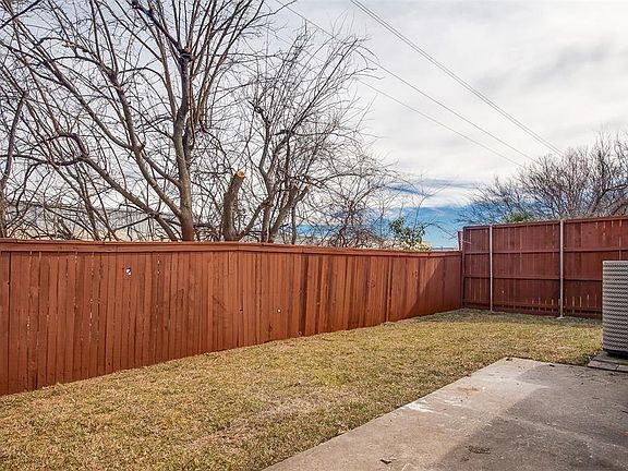 3rd image of 2220 Brookview Dr