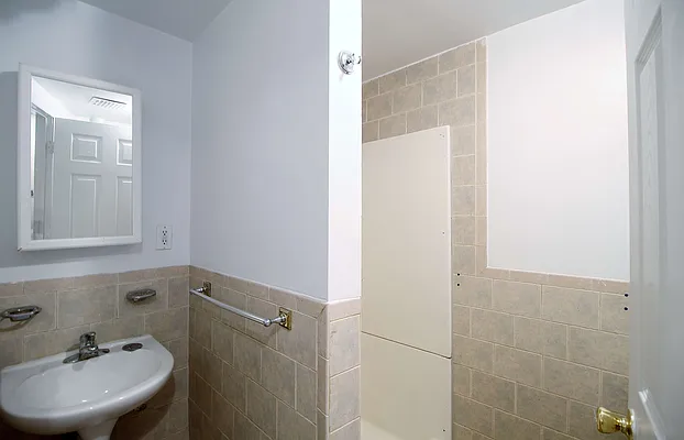 Rented by Julianna Realty Corp | media 10