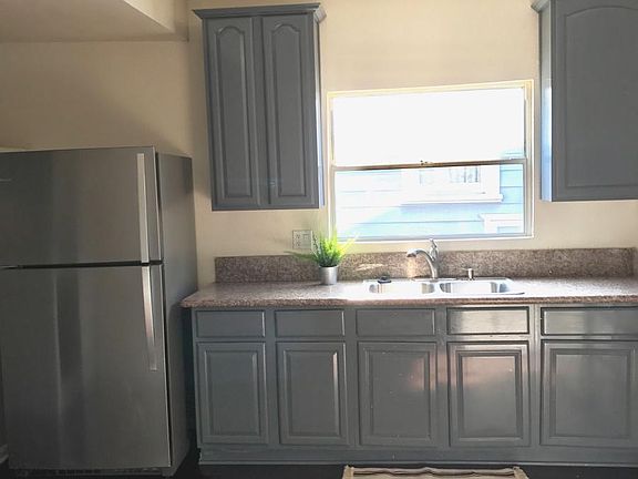 Kitchen - New dishwasher and sink