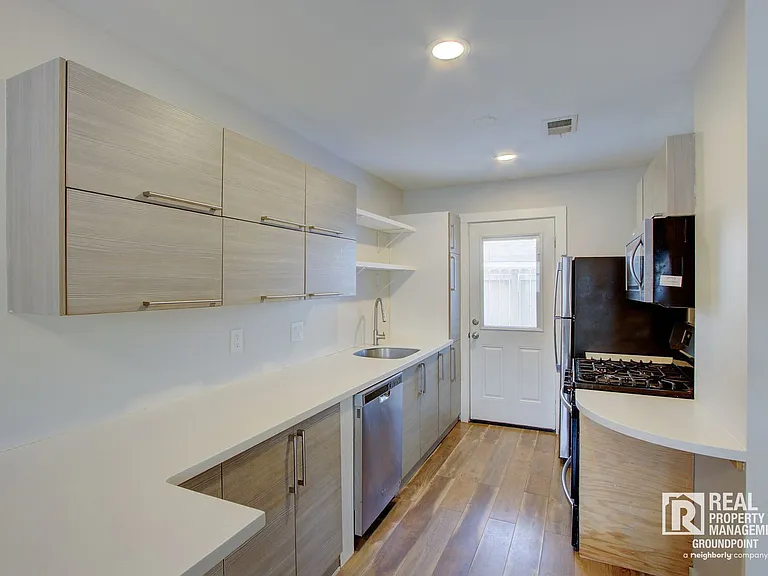 134 Congress St #B — Photo 4