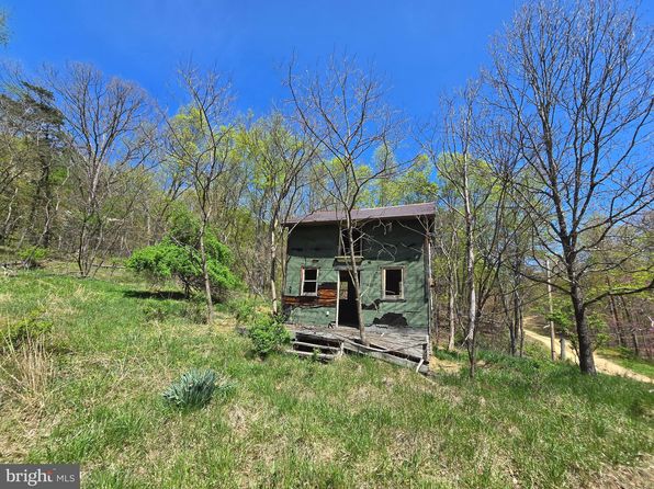 864 Choke Cherry Ln, Great Cacapon, WV 25422