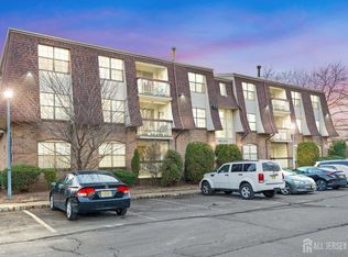 1006 Hidden Village Dr, Perth Amboy, NJ 08861