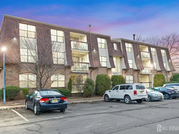 1006 Hidden Village Dr, Perth Amboy, NJ 08861