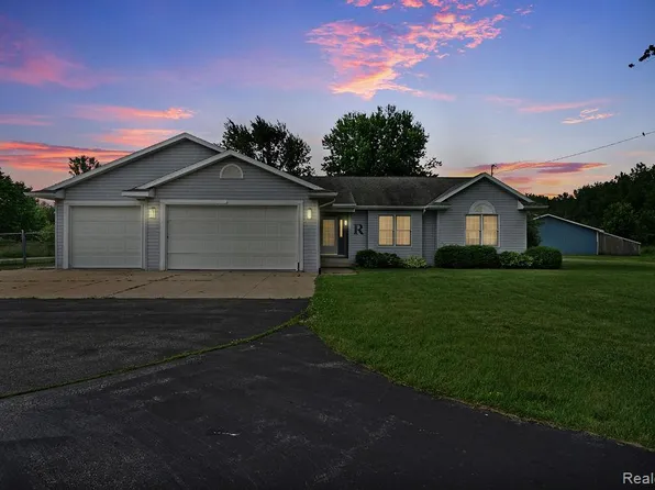 3334 E Freeland Rd, Freeland, MI 48623