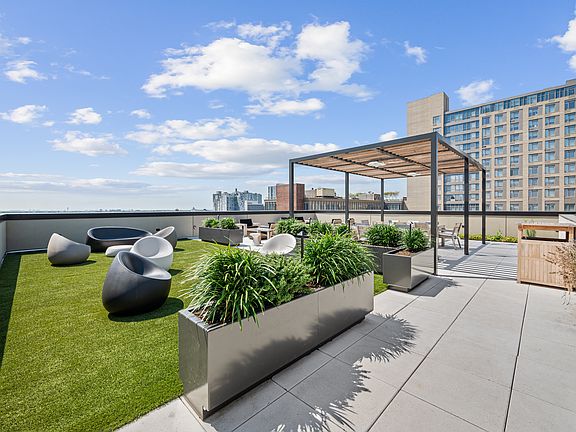 3rd image of 15310 88th Ave APT 6H