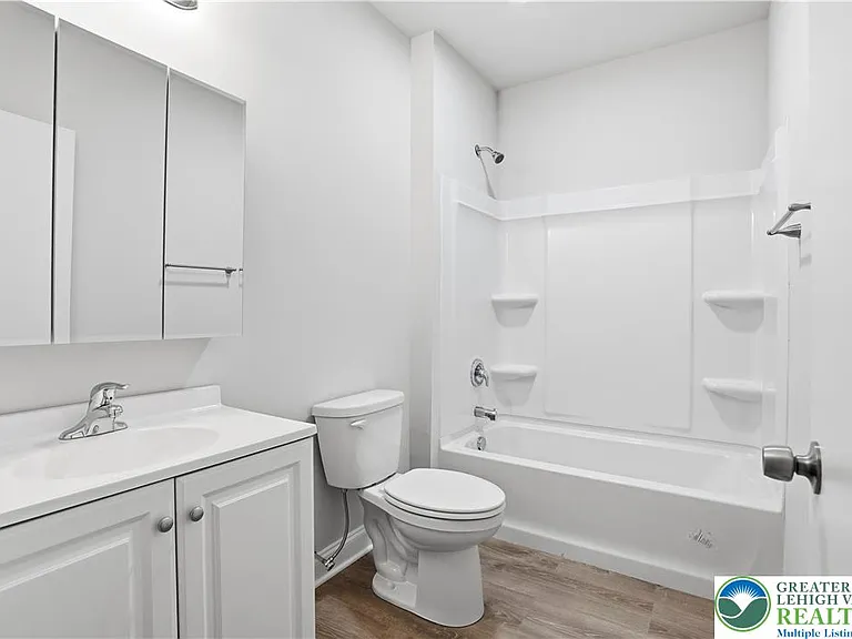 109 S Centre St #3 — Photo 8