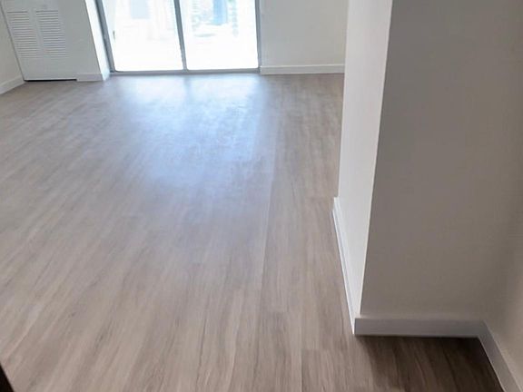 4th image of 501 NE 1st Ave #1915