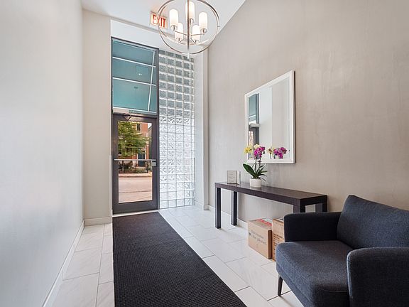 4th image of 2512 N Bosworth Ave APT 405
