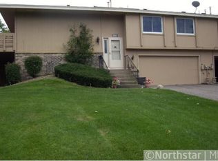6823 Stratford Rd, Woodbury, MN 55125