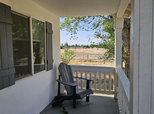1032 W Newgrove St, Lancaster, CA 93534