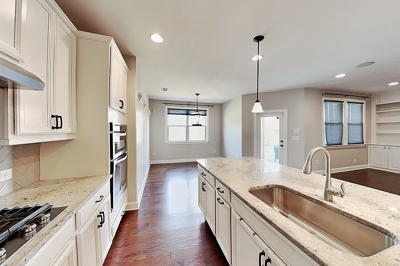 6 bed, 5.0 bath, 4204 sqft, $4,100 — Photo 4