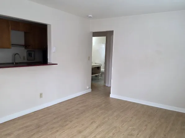 426 14th Ave E APT 1, Seattle, WA 98112