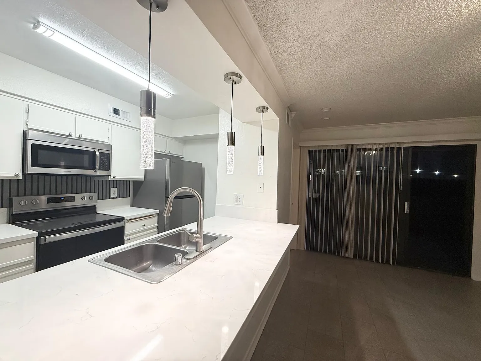 1 bed, 728 sqft, $1,995 — Photo 3
