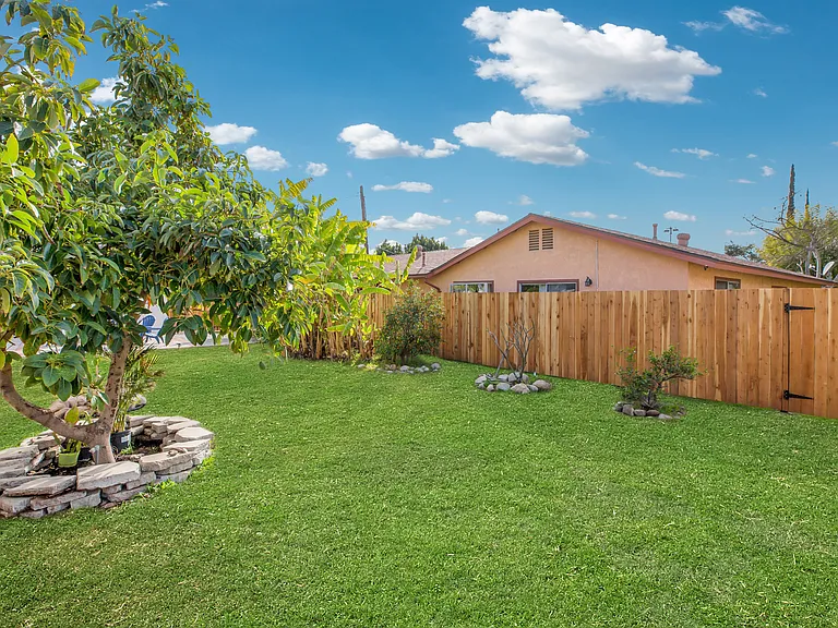 533 N Cerritos Ave — Photo 54