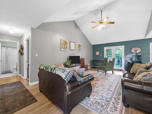 5th image of 659 Winchester Dr