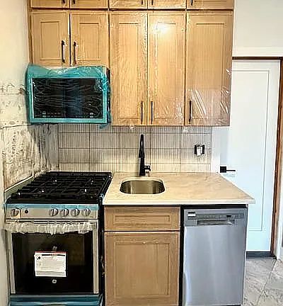 4th image of 527 Leonard St APT 2