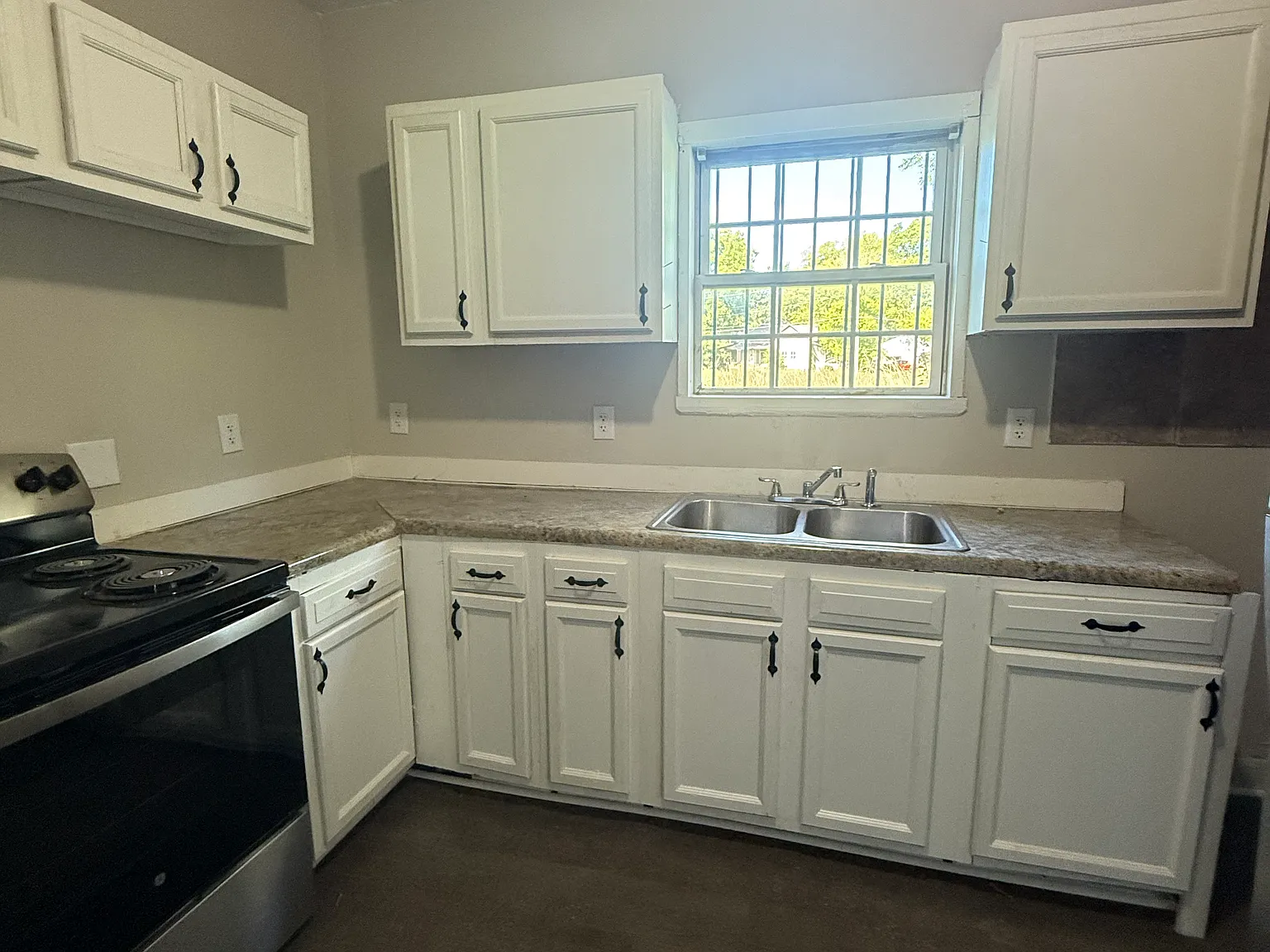 6 bed, 2064 sqft, $1,500 — Photo 4