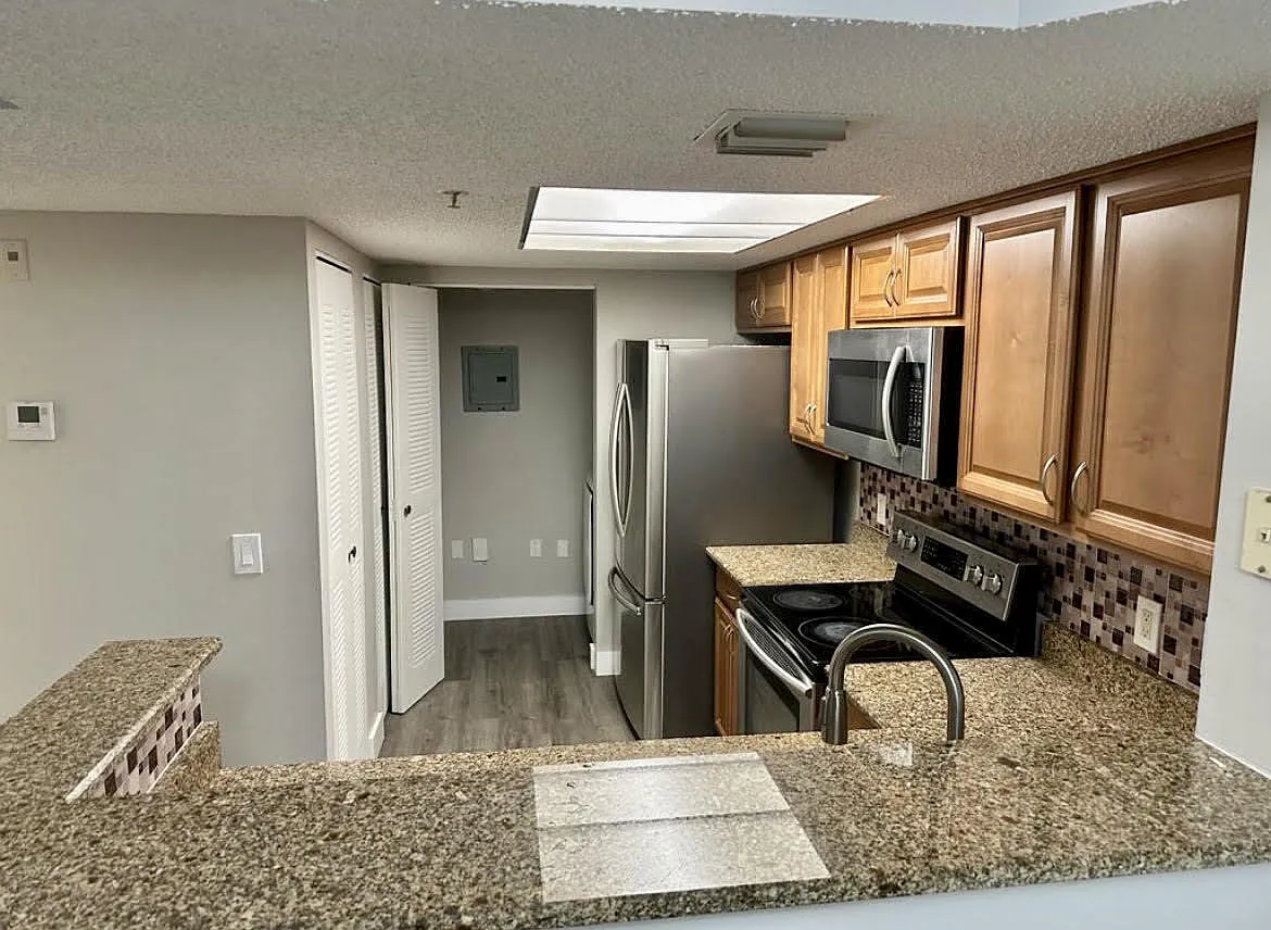 2 bed, 2.0 bath, 1246 sqft, $2,100 — Photo 4