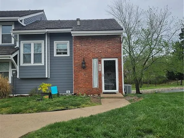 288 NE Bayview Dr, Lees Summit, MO 64064