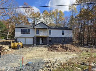 211 Brentwood Dr, Bushkill, PA 18324