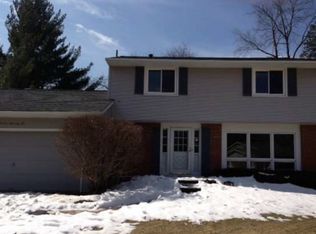 1376 Carriage Hill Ln, Freeport, IL 61032