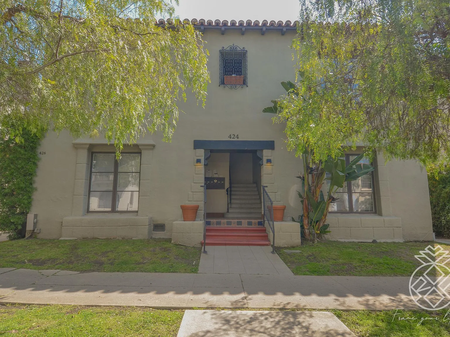 424 N Ogden Dr — Photo 2