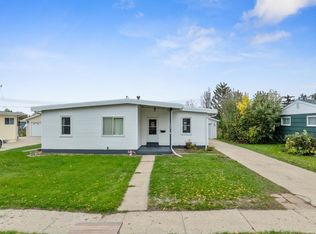 1904 6th St NW, Minot, ND 58703