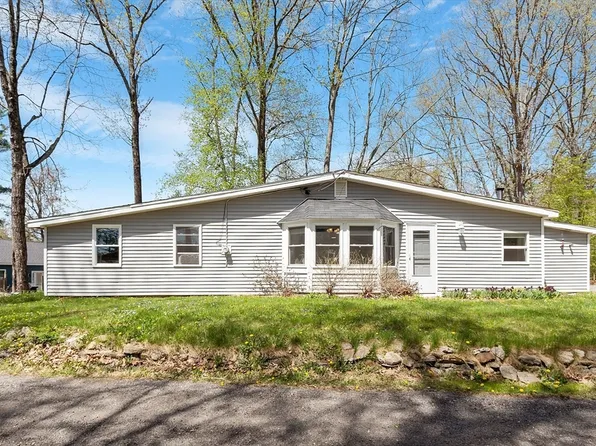 439 Townsend Harbor Rd, Lunenburg, MA 01462