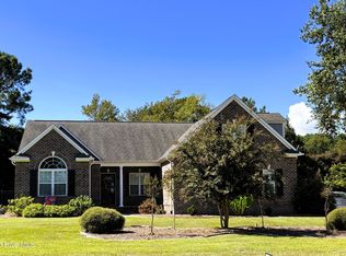 25 Sailview Ct, Hampstead, NC 28443