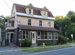 2 Solon St, Greenfield, MA 01301