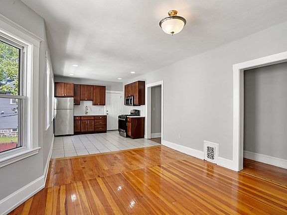 3rd image of 32 Millet St Floor 2