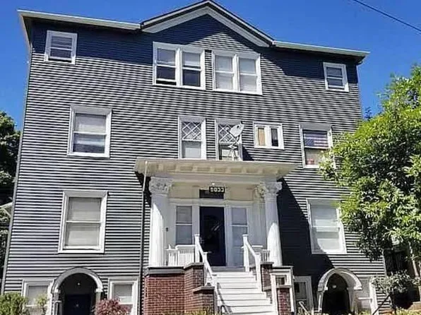 5033 Brooklyn Ave NE, Seattle, WA