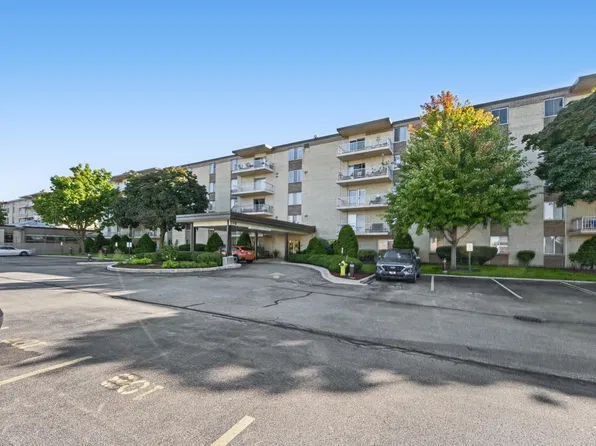 110 W Butterfield Rd APT 310S, Elmhurst, IL 60126
