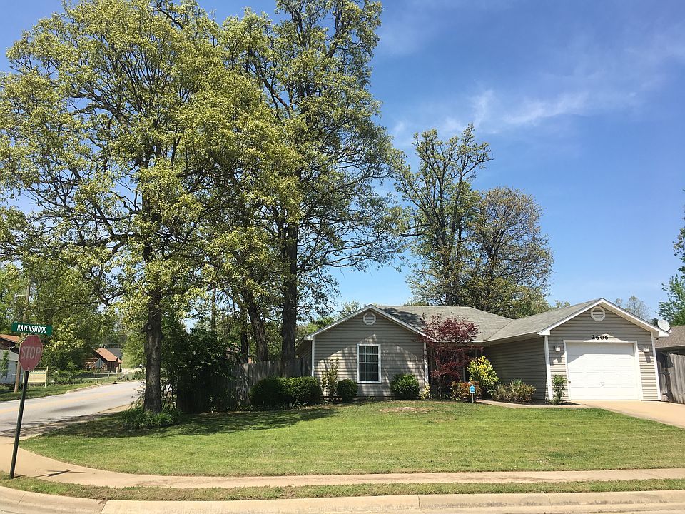 1st image of 2606 Ravenswood