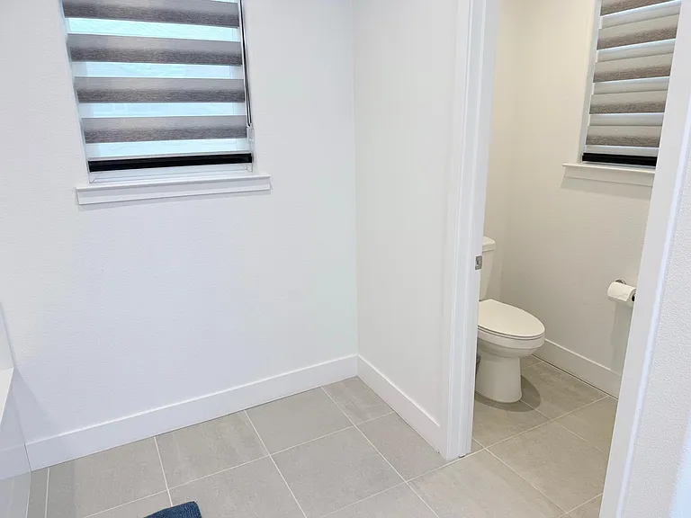 58 E Kamyar Pl — Photo 31