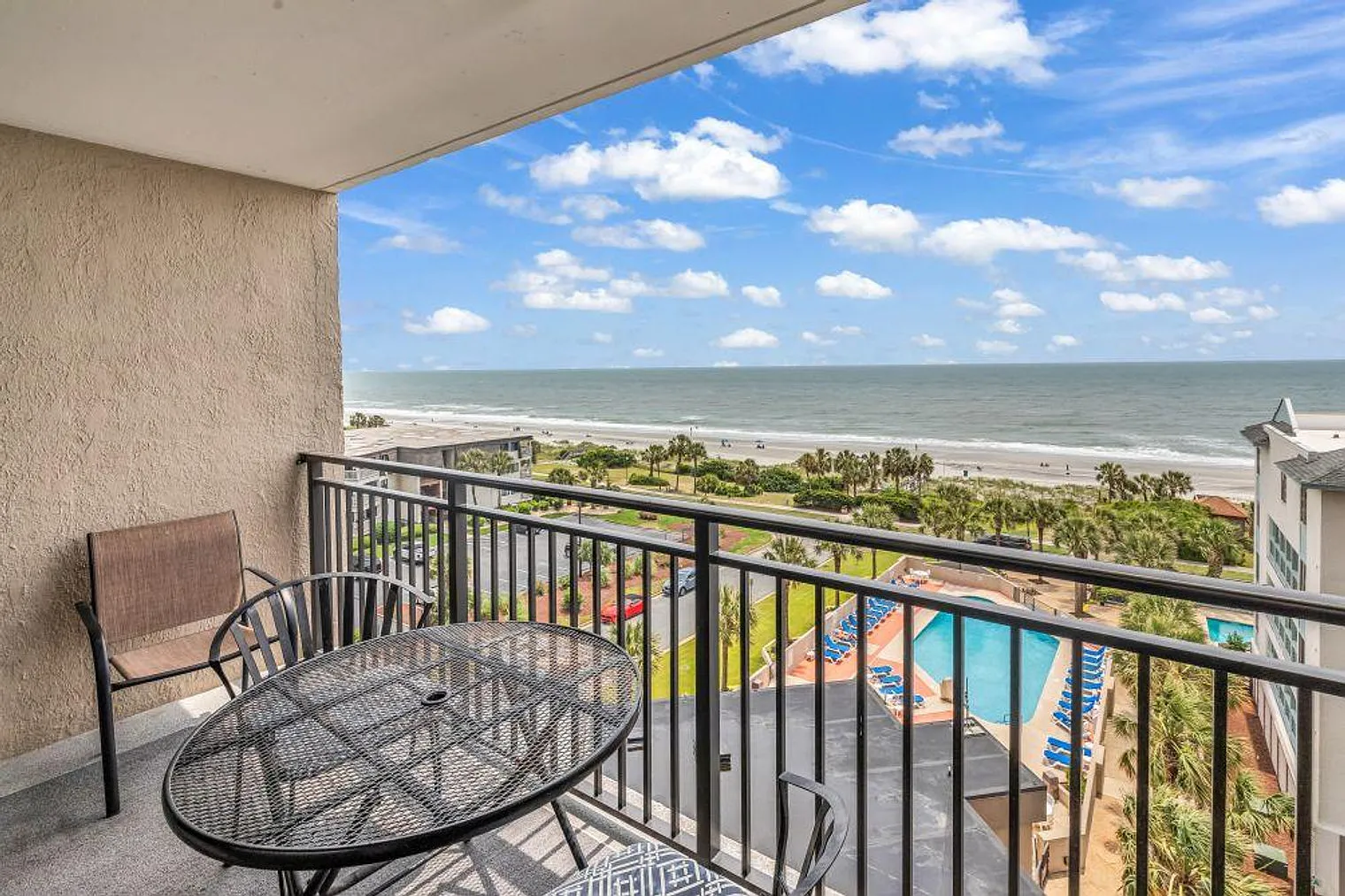1 bed, 1.0 bath, 645 sqft, $2,577 — Photo 2