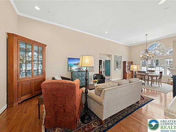 5th image of 1895 Caryn Dr