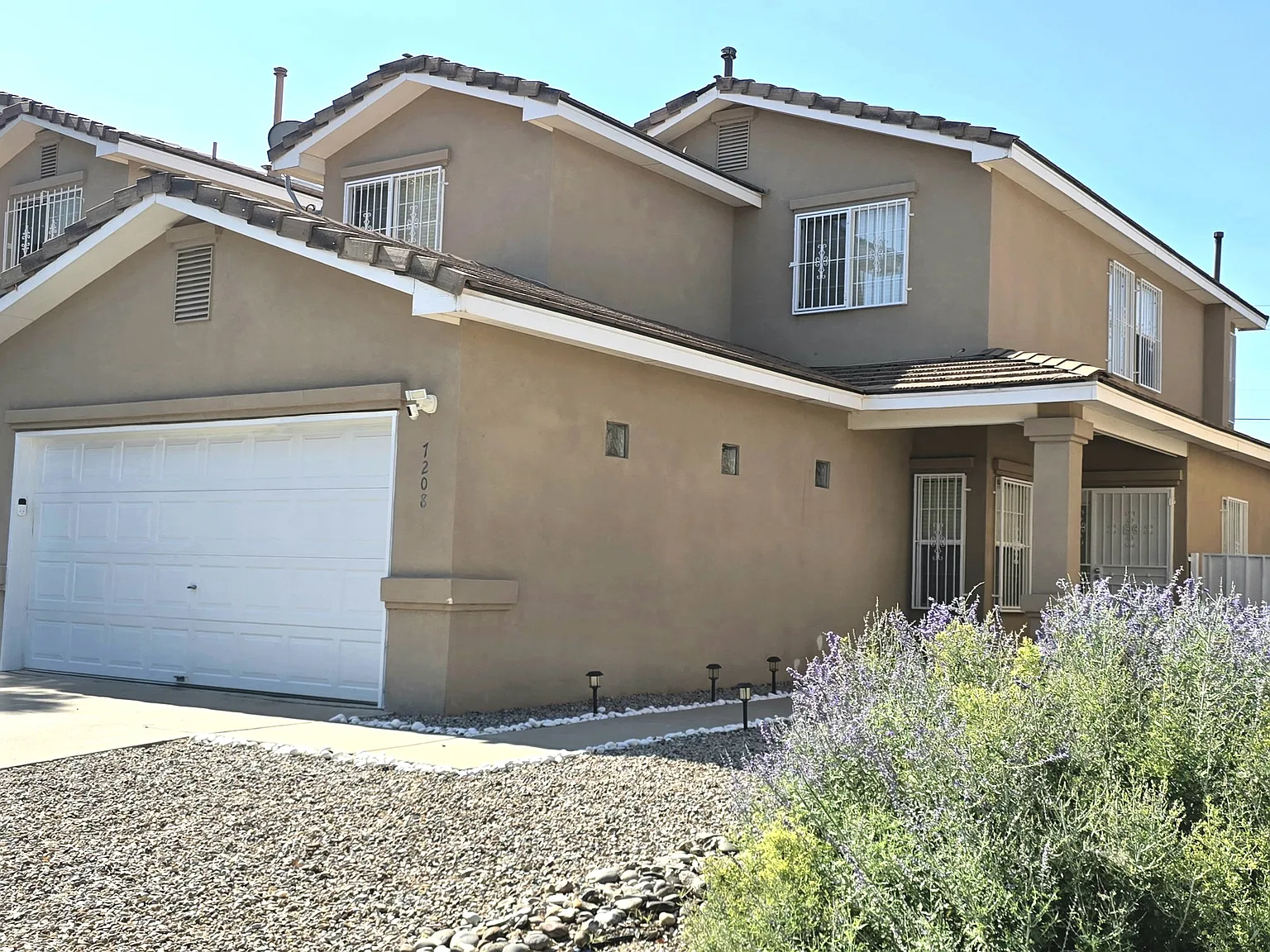 4 bed, 1736 sqft, $2,500 — Photo 2
