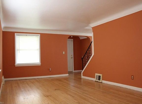 3rd image of 416 E 270th St