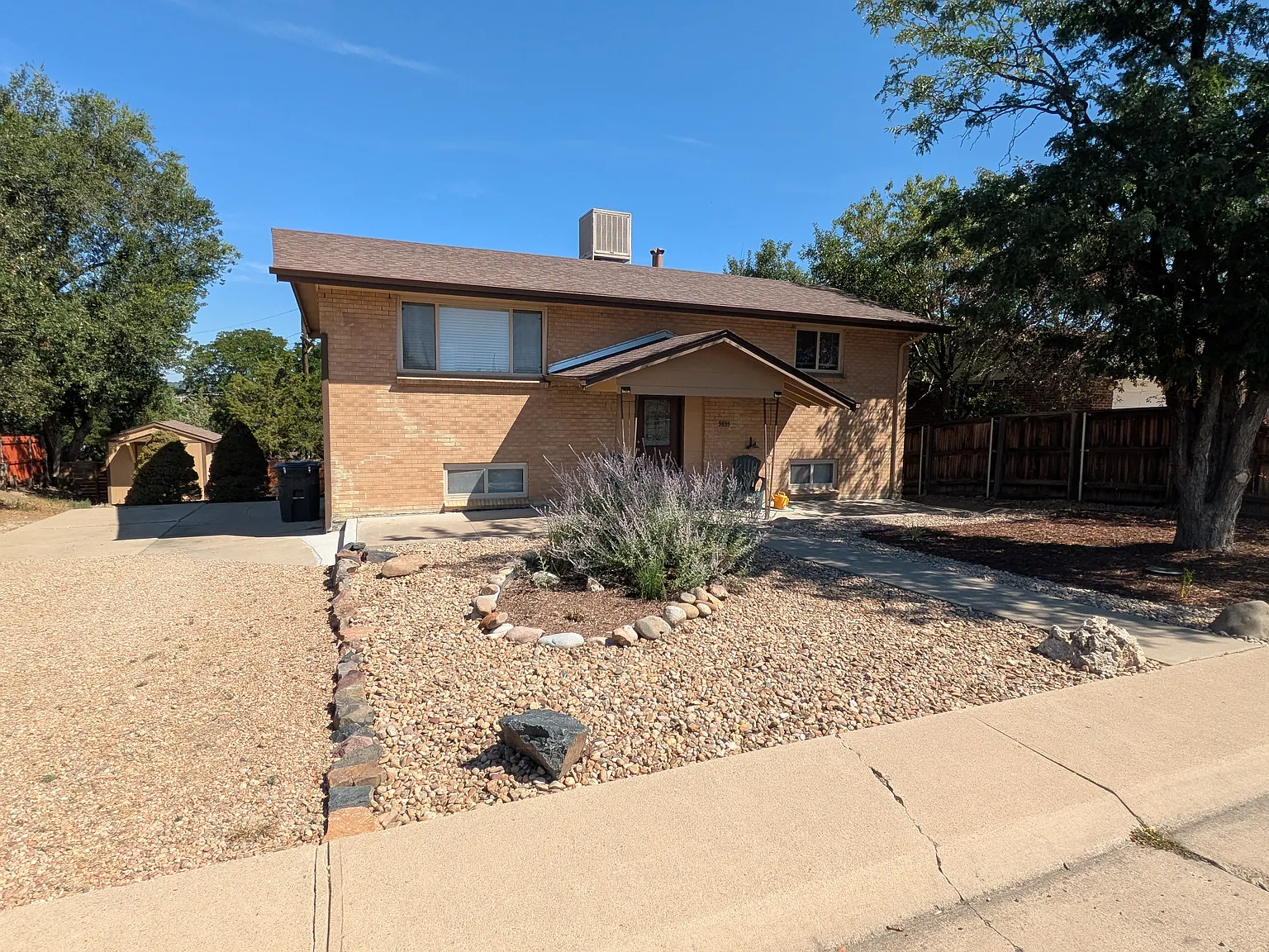 9695 Grandview Ave — Photo 2