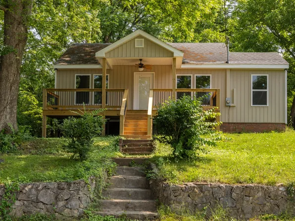 215 Sunset Dr, Athens, TN 37303