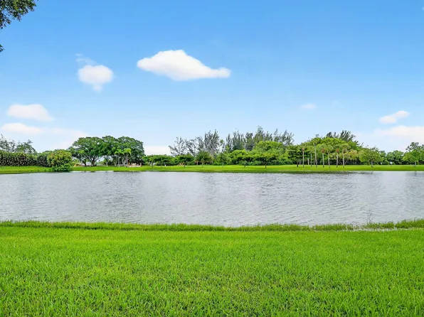 5710 Parkwalk Circle E, Boynton Beach, FL 33472