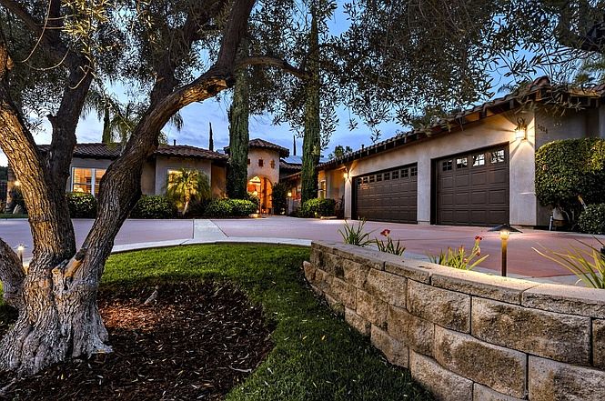 2nd image of 1014 Laura Ln