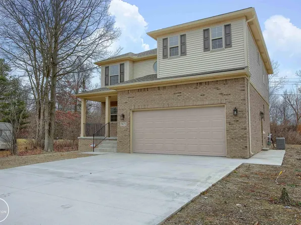 7671 Lakeview Dr, Ira, MI 48023