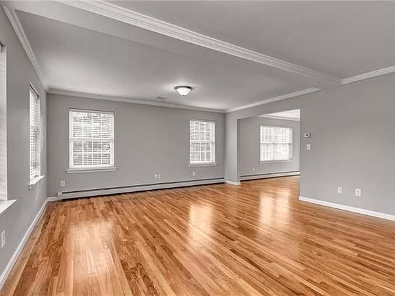 4th image of 38 Saint Georges Ave