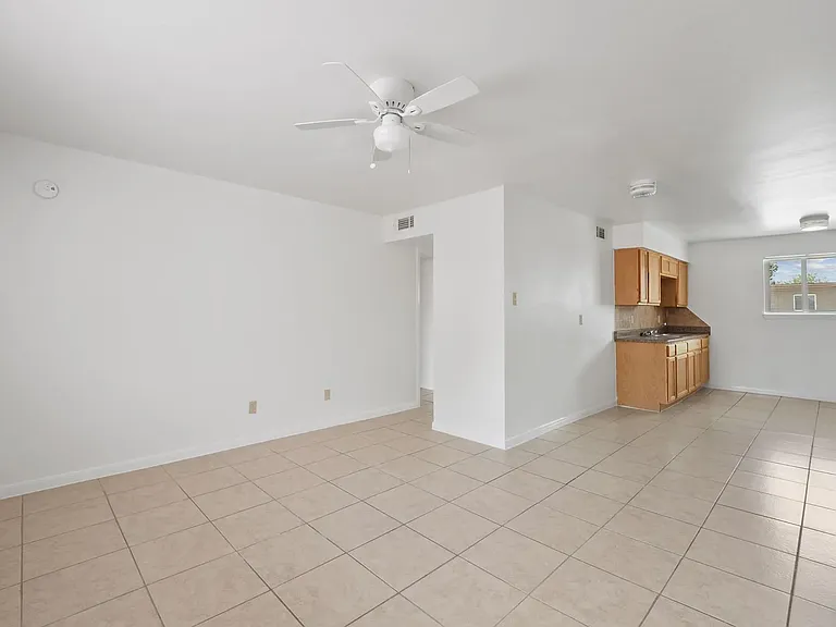 La Paloma Village Apartments — Photo 10