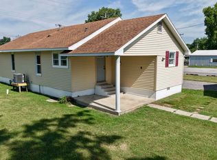 606 S Mulkey St, Christopher, IL 62822